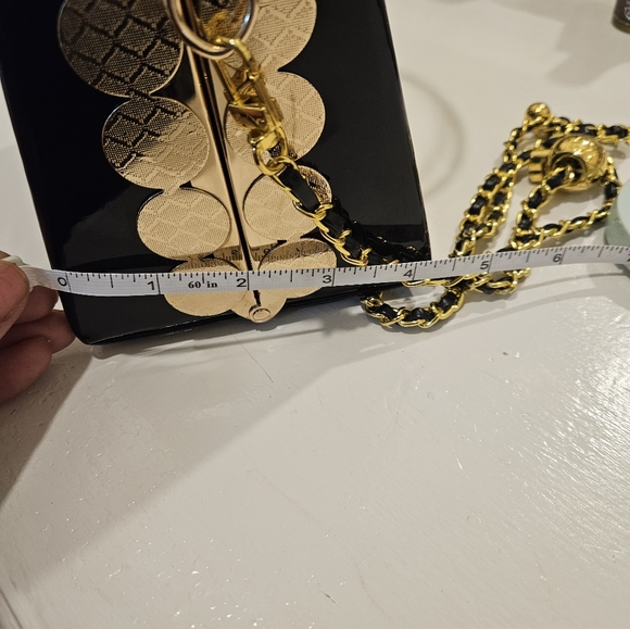 Elegant Black and Gold Women's Bag - Picture 10 of 11